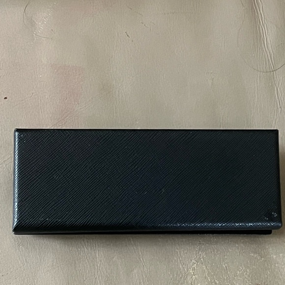 Prada eyeglasses case - Picture 4 of 5